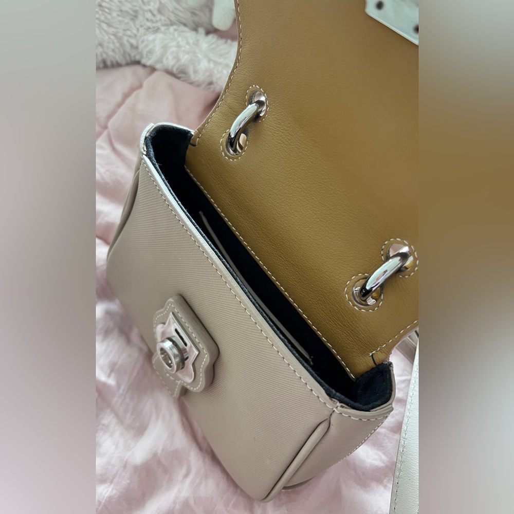 Burberry - Picture 5 of 5